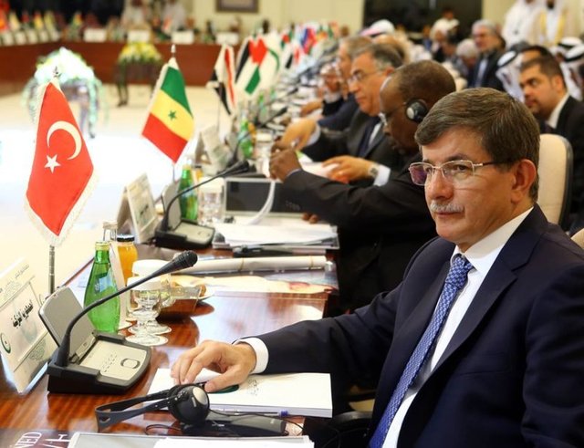 Hamas lideri Halit Meşal ile gizli görüşmesinin ortaya çıkması epey gürültü kopardı. Artık "Türk diplomasisinin Kissenger'ı", "Gölge adam", "İnce bir taktisyen" olarak tanımlanıyordu.