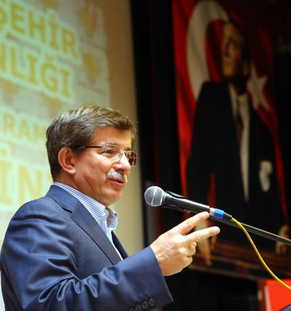 Yine siyasi gruplara katılmadan okumayı sürdürdü. Düşünceler tarihine yoğunlaştı. Eflatun'dan Hegel'e kadar düşünce tarihini incelemek, Osmanlı-Türk ve İslam kültürünü içselleştirmesi sonucunu doğurdu. Düşünce tarihindeki yerini daha iyi kavradı.