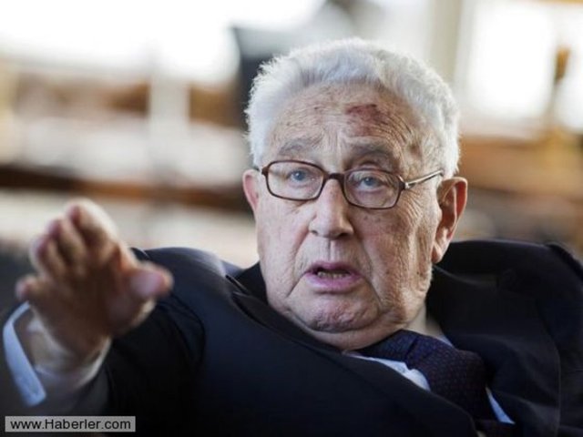 Şam'da Fransa Cumhurbaşkanı Sarkozy ile görüşme görevi MGK bildirisiyle duyuruluyordu.ABD Başkanı Obama gelmeden önce Washington'a gidip hazırlıkları da o yürütüyordu.Geldiği noktanın dikkat çekmesiyse Suriye,Filistin,İsrail ile temasları sayesinde oldu.