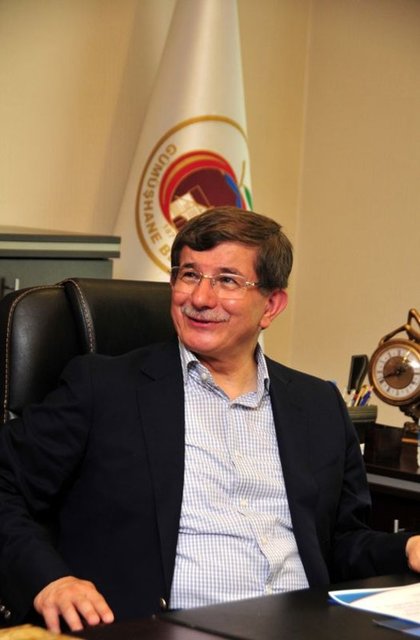 1959'da doğmuştu.Babası Mehmet Bey,Toroslar'ın zirvesinde tipik bir Türkmen kasabası olan Taşkent'te nakliye işleri, kunduracılıkla uğraşıyordu.Kısa zamanda yeniden evlendi.Babasının tek oğlu olan Ahmet,Sefure hanımı benimsedi.Ona hep "Anne" diye seslendi