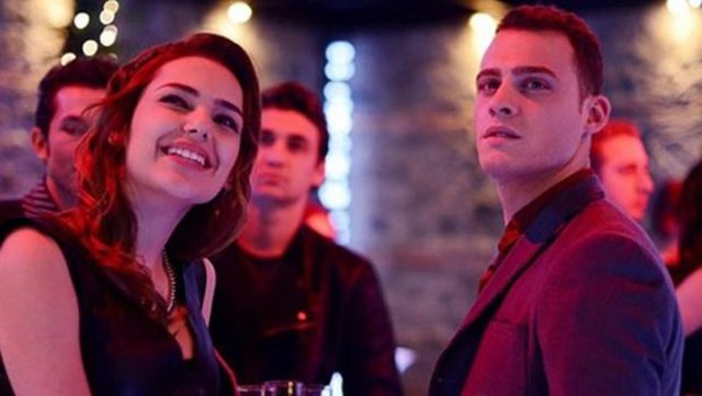 Güneşi Beklerken dizisi ile tanınan Kerem Bursin, yeni yayın döneminde bir kez daha Kanal D ekranlarında sevenlerinin karşısına çıkacak.