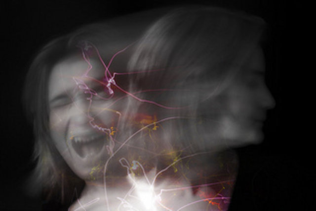 TMS (Transkranial Manyetik Stimülasyon) ile başta sol prefrontal korteks olmak üzere bu iki bölgenin bir nevi resetlenmesi, panik atak ve depresyon gibi psikolojik rahatsızlıkların düzelmesine ve hastalığın temelden çözülmesine yardımcı olmaktadır