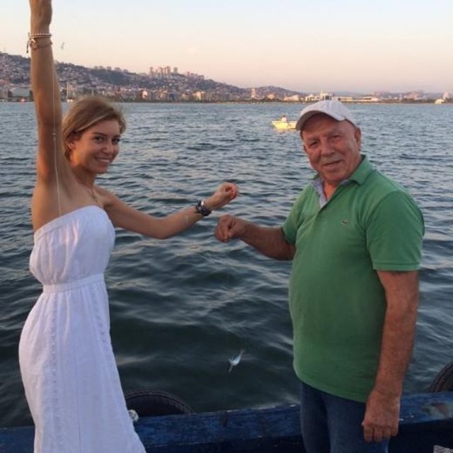 Geçtiğimiz hafta yakışıklı oyuncu, Kobal'ın bu fotoğtafını hesabında yayınlamış, ardından da silmişti.