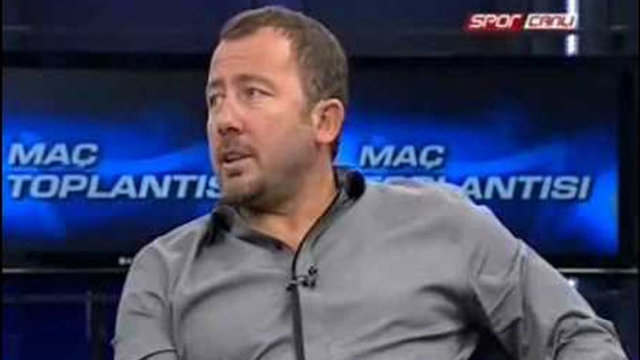 Beşiktaş'la Türkiye Kupası'nı kazandıkları sene, seremoni öncesi... İbrahim Üzülmez: Sergen, kupayı ben kaldırıcam. Sergen: Bir dergi seni Türkiye'nin en çirkin futbolcusu seçmiş, kaldıramazsın. Not: Kupayı Sergen Yalçın kaldırdı