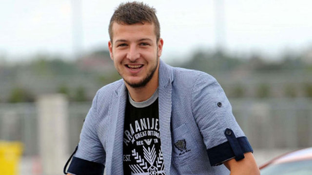 Batuhan Ferrari'siyle İstanbul'a 35 dakikada gittiğini söyleyince...  Sergen: Valla Batuhan, bu kadarını ben bile yapmadım.