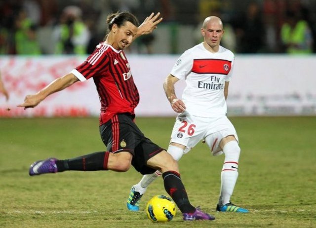 Muhabir: "Karına doğum gününde ne aldın?" Zlatan: "Hiçbir şey. Zaten Zlatan'a sahip."