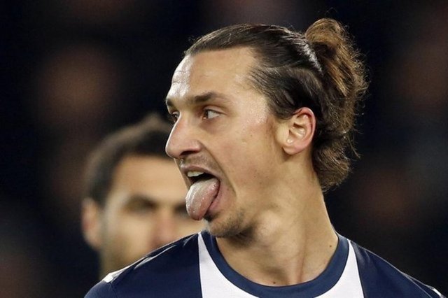 Muhabir: " Ajax'ın 9 maçta 9 puan kaybedebileceğini düşünüyor musun?" Zlatan: "Hesaplarıma göre Ajax 3 maçta da 9 puan kaybedebilir."