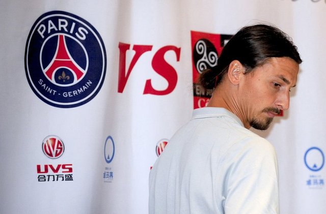 İsveçli golcü şöyle konuştu: "Di Maria'ya ihtiyacımız var mı bilemiyorum. Biz gerçektenden iyi bir takımız. Onun yokluğunda da burada bir çok kupa kazandık."