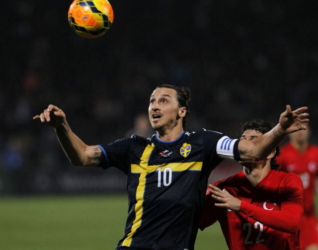 Muhabir: "Sence oyun tarzın İsveç mi Yugoslav tarzı mı?" Zlatan: "Zlatan tarzı."