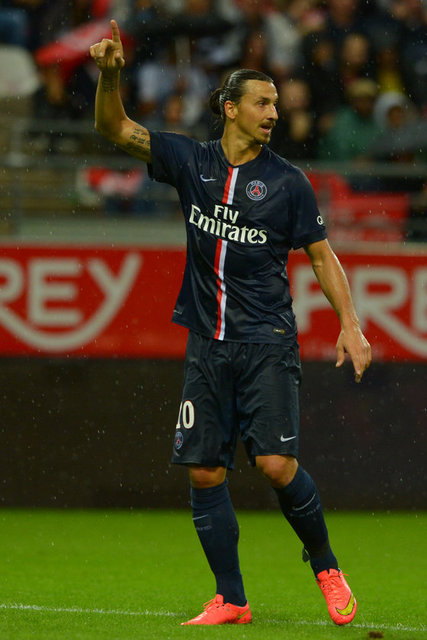 "Ronaldo şanslı adam. Her seferinde en önden bilet bularak, Messi`nin ödülü alışını izliyor."