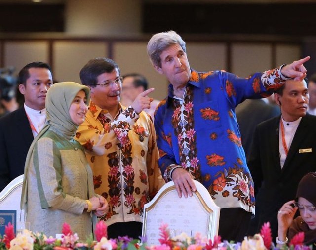 O zaman, şimdiki gibi telefon ve internet imkanı yoktu. Haftada ya da 15 günde bir konuşurduk.