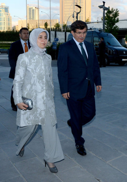 "Arabayla seyahate çıkmayı çok severiz. Arabayı Ahmet Bey kendisi kullanır. Çocuklarla beraber şarkılar söyleriz.