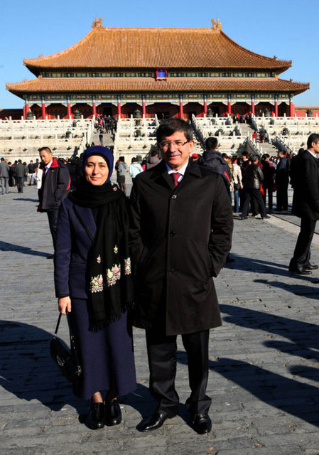 Bir de her ne kadar istemeseniz de tanınır hale geliyorsunuz. Ahmet Bey nasıl İstanbul'daki evimizi sığınak olarak görüyorsa ben de İstanbul'a gidince kendimi rahat ve özgür hissediyorum.