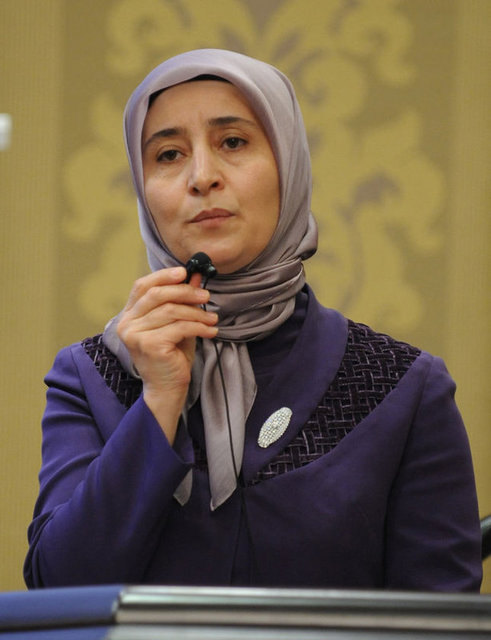 Neden göz önünde değil?  - Ankara'da göz önünde bulunmayan, İstanbul'da ise gözlerden uzak bir hayat süren Sare Davutoğlu İstanbul-Ankara hattındaki yaşamıyla ilgili de geçmişte şunları söylemişti: