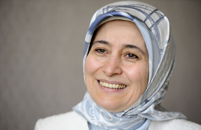 2009 yılında Dışişleri Bakanlığı görevine getiren Ahmet Davutoğlu'nu tüm Türkiye tanıyor. Peki ya eşi Sare Davutoğlu kimdir?