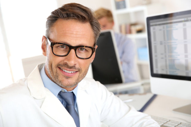 Doktorlar/ Sağlık Sektörü Çalışanları -  - %44'ü eşlerine göre oldukça romantik ve sarılmayı çok seviyor. - Ancak %34'ünün ön sevişmeyi önemsemediği söyleniyor. - %36'sının ise erken boşalma sorunu olabileceği söyleniyor. -