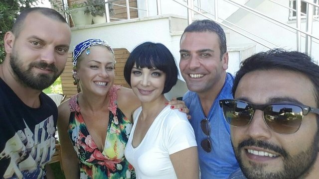 Yeliz Yeşilmen ve Şafak Çak kapılarını Ev Kuşu'na açıyor!