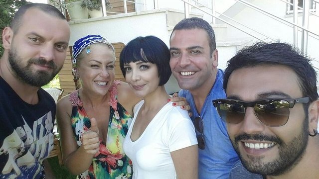 Yeliz Yeşilmen ve Şafak Çak kapılarını Ev Kuşu'na açıyor!