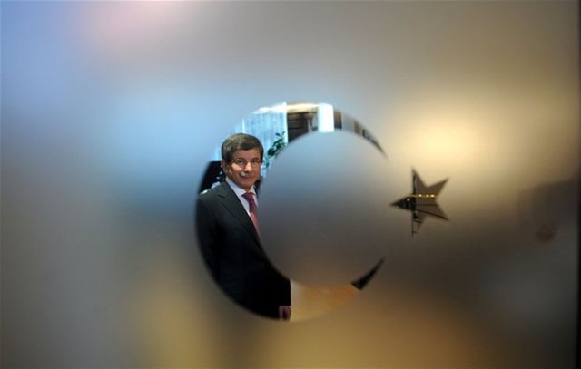 Başbakan Recep Tayyip Erdoğan, AK Parti'nin Olağanüstü Kongresi'nde Dışişleri Bakanı Ahmet Davutoğlu'nun Genel Başkan adayı olacağını açıkladı.