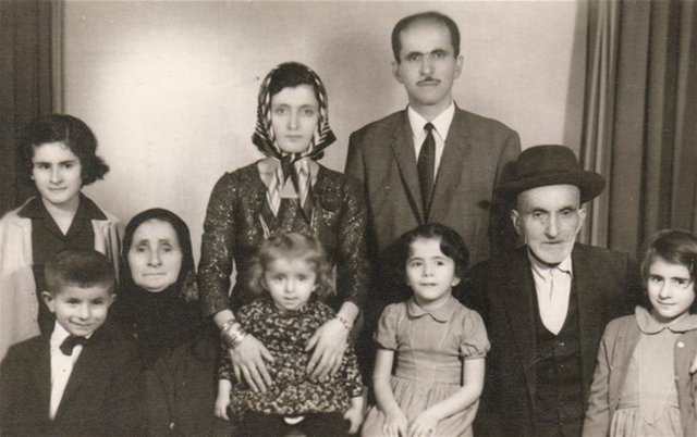 Davutoğlu'nun aile fotoğrafı