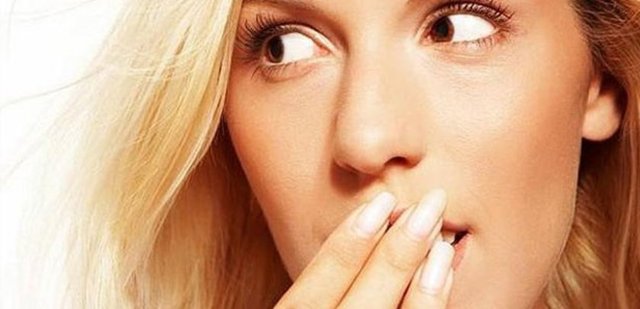 Stres altındaki bireylerde, tükürük akımındaki azalmayla beraber dolaylı olarak halitozis ortaya çıkabilmektedir. Stres, vücut sağlığını  - etkilediği gibi ağız ve diş sağlığını da olumsuz etkileyebilmektedir." ifadelerini kullandı.