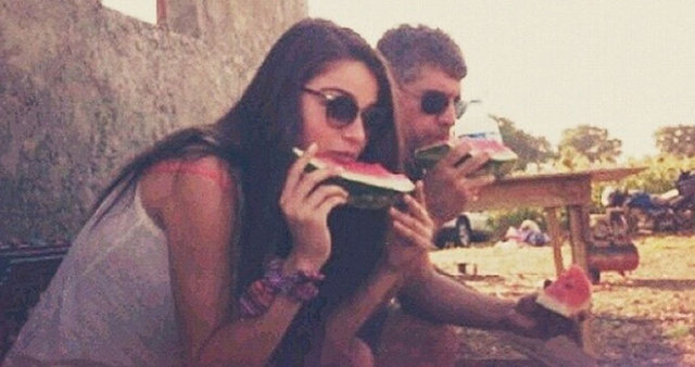 Deniz, başrolü verdiği Ayça Ayşin Turan'la da büyük bir aşk yaşıyor...