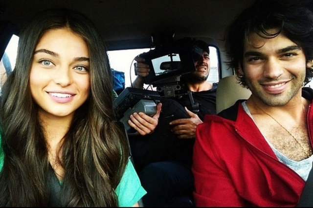 Takvim'in haberine göre; Deniz, Asos'ta devam eden çekimlerde aşkına tatil fırsatı sundu...