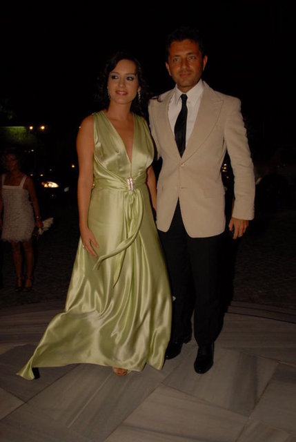 BURAK ÖZTARHAN ,  NAZLI ÇELİK 