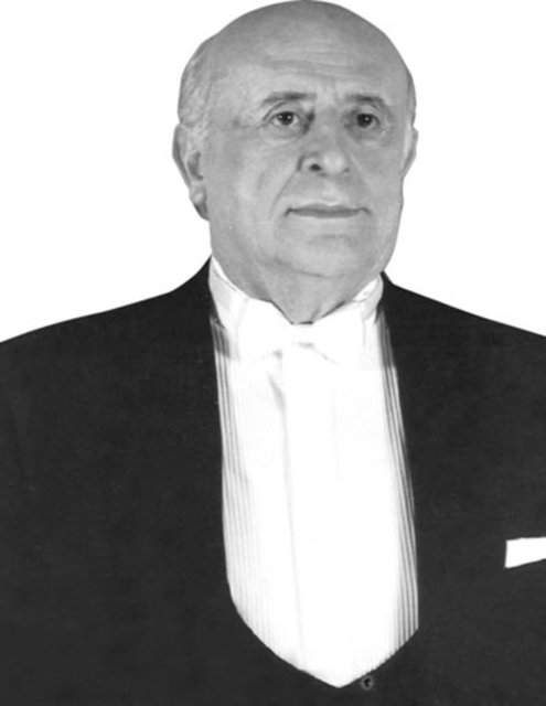 Ülkemizin yine en önemli siyasetçileri arasında gösterilen ve  - Başbakanlık ve Cumhurbaşkanlığı yapmış olan Süleyman  - Demirel-BAŞİKTAŞLI idi.