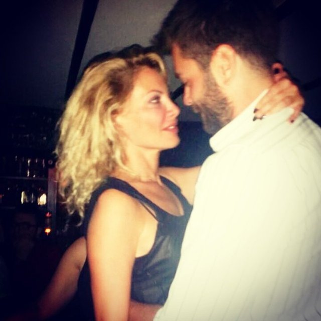 Kendisinden 10 yaş küçük sevgilisiyle çektirdiği fotoğrafları sık sık sosyal medyada paylaşan Sever, önceki gün de Instagram hesabına bu kareyi ekledi.