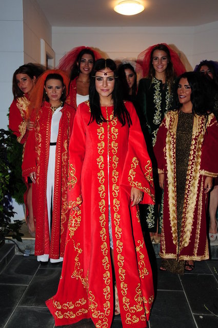 NESLİŞAH ALKOÇLAR VE ARKADAŞLARI