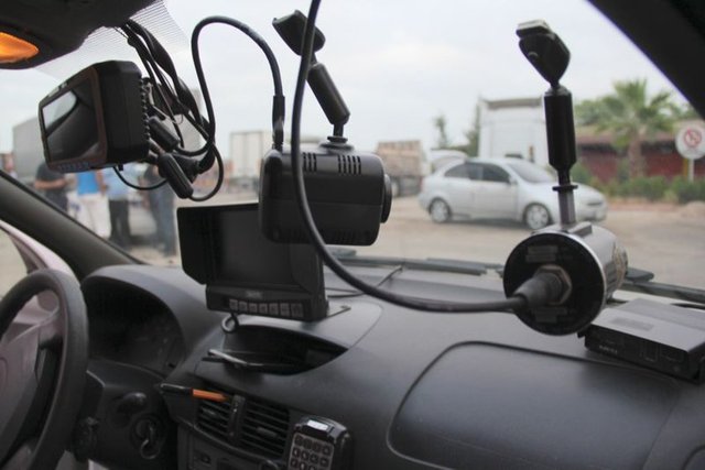 Ekiplerin "dur" ihtarına uymayarak kaçan sürücünün kullandığı otomobil, kısa süren kovalamacının ardından yakaladı.