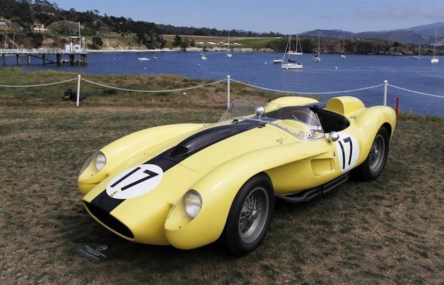 Klasikler bu festivalde buluştuHer yıl düzenlenen Pebble Beach Concours d'Elegance isimli festivale sadece nadir bulunan klasik arabalar katılabiliyor.