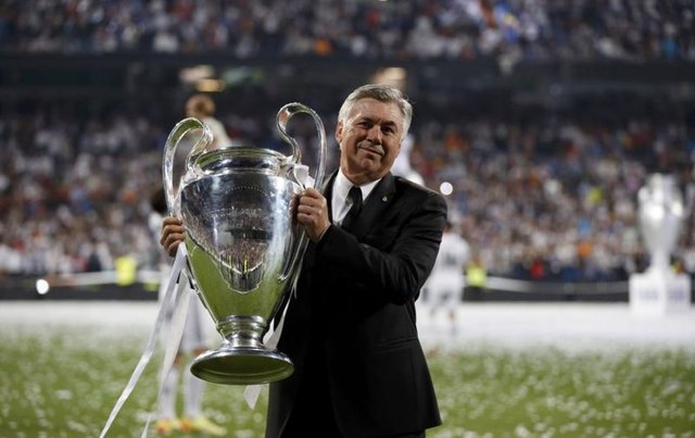 2 - Carlo Ancelotti / Milan, Chelsea, PSG, Real Madrid  Harcadığı Para: 881 milyon Euro