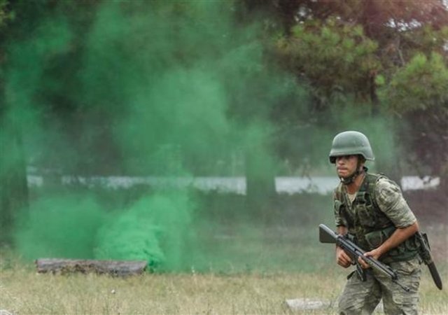 Türk Silahlı Kuvvetleri'nin sağlık hizmetlerinde tabip, eczacı, diş tabibi ve diğer sağlık personeli olarak görev yapacak olan 444 asteğmen adayı, 4 Ağustos tarihinden bu yana taktik, sağlık, kültürel, sportif ve askeri eğitimlerden geçiyor.