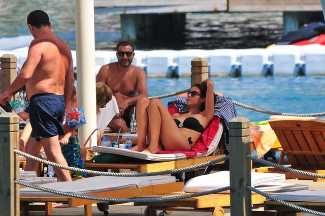 Önceki gün Hebilköy'de görüntülenen El Roman Ailesi mutluluk pozları verdi.