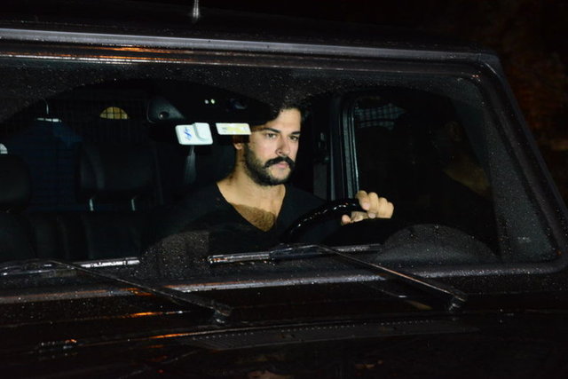 Ünlü oyuncu Burak Özçivit önceki akşam İstanbul trafiğinde görüntülendi.