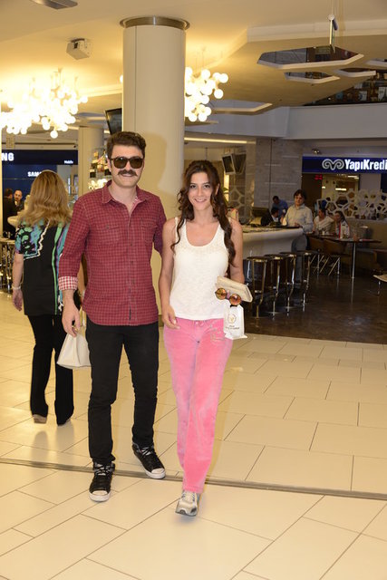 Ama gerçek! Asena gibi kadın bir daha bulunur mu hiç?" sözleriyle Tuğal'e olan hayranlığını dile getirdi.