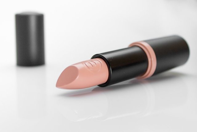 Essence Long Lasting Nude Love