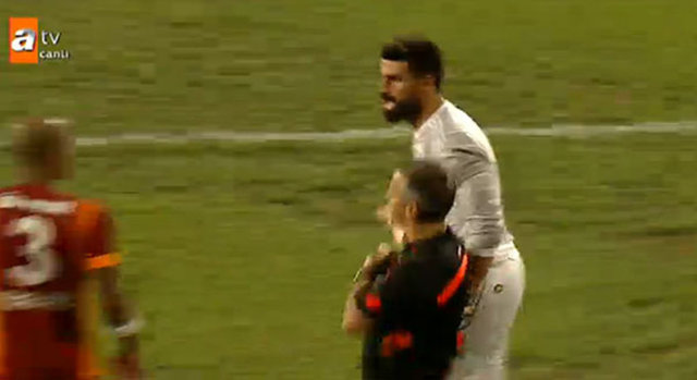 Fenerbahçe Teknik Direktörü İsmail Kartal, "Volkan'ın açıklamalarını duymadım bilmiyorum. Bir izleyelim. Ona göre kararımızı veririz" açıklaması yaptı.