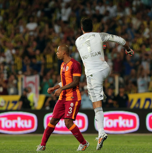 Melo'nun buna karşılık vermesi sonrasında gerginlik oluştu ve iki oyuncuyu hakem zor ayırdı.