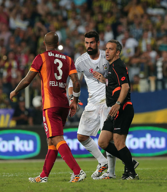 Maçın ardından soyunma odasında konuşan Volkan Demirel, imalı bir göndermede bulundu.