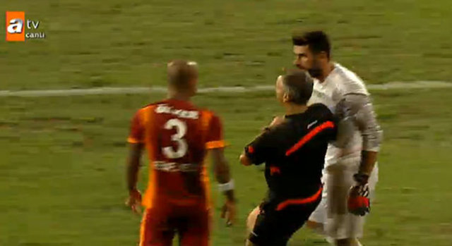 Mirror, maç haberini, "Ayı Volkan Demirel'in unutamayacağı bir gece" başlığıyla verdi. "Fenerbahçe'nin 'Ayı' lakaplı kalecisi Volkan Demirel, ateşi canlandırmak için elinden geleni yaptı" ifadelerine yer verdi.