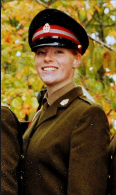 2002'de Irak savaşı sırasında bombalı bir saldırıda ağır yaralanan kadın asker Hannah Campbell (30), 53 bin sterlinlik (187.2 bin TL) ameliyatlarla biyonik bir kadına dönüştü.