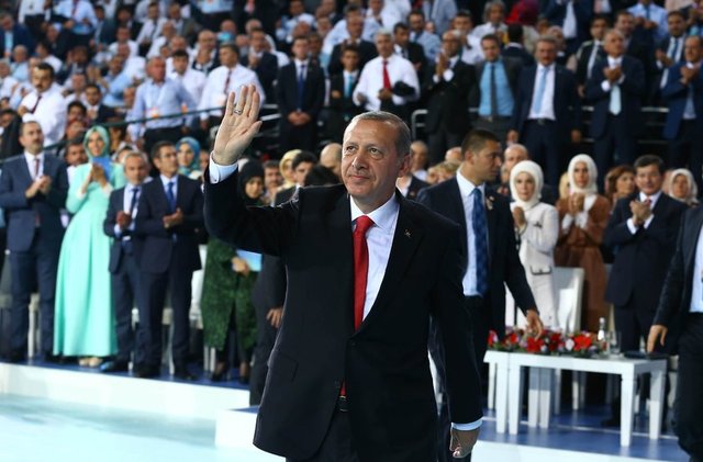 AK Parti Genel Başkanı ve Başbakan Recep Tayyip Erdoğan, Ankara Spor Salonu'nda düzenlenen AK Parti 1. Olağanüstü Büyük Kongre de konuşma yaptı.