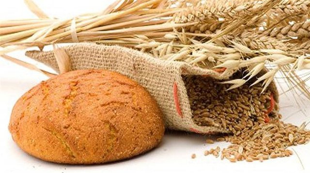 Diyetisyen Fatma Baysal, ekmeğin günlük enerji için en büyük karbonhidrat kaynaklarından biri olduğunu belirterek,