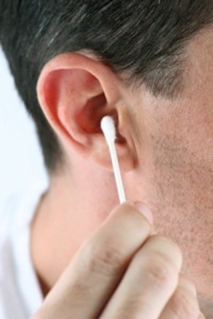 Zira bilinçsiz kullanım kulak tıkanıklıklarını hatta işitme kaybını beraberinde getirebiliyor.