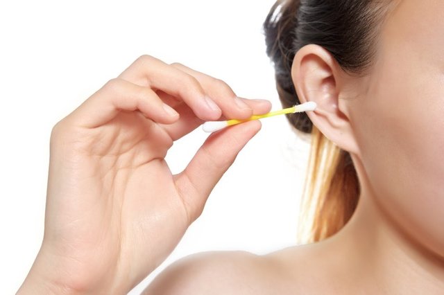 Kulağımız doğal yapısı gereği kendi kendini temizleme özelliğine sahip. Üstelik kulak kirleri sanılanın aksine kulağımız için faydalı.