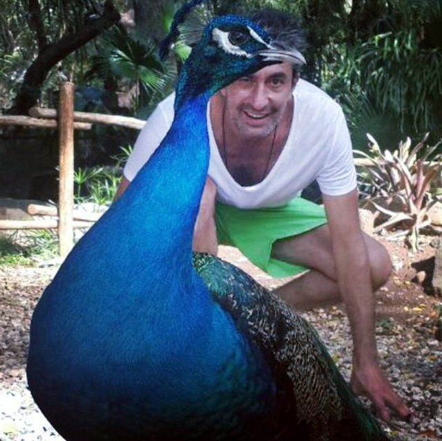 Erkan Petekkaya, Güney Afrika'dan sonra Hint Okyanusu'ndaki Maritus Adası'na geçti, Hint Okyanusu'nun güney batı bölümünde kalan adada denizaltı ile dalan, Petekkaya, birbirinden ilginç fotoğraflarını da hayranları ile paylaşırken, egzotik bu turdan son