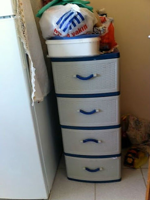 Plastik mutfak dolabı